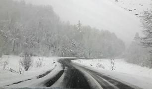 Noi alerte emise de meteorologi! Zece judeţe se află sub cod galben de viscol, în următoarele ore