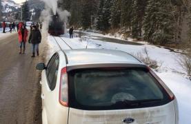 Un clujean a stabilit recordul la parcat aiurea. Şi-a lăsat maşina pe şinele Mocăniţei!