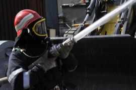 Într-o criză de nervi, un bătrân din Arad a dat foc la casă în Ajunul Crăciunului, aruncând o sticlă cu diluant în sobă. Motivul e neaşteptat