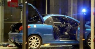 Incident şocant de Crăciun! Un bărbat a intrat intenţionat cu maşina în sediul principal al Partidului Social Democrat din Berlin