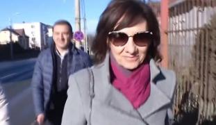 Carmen Iohannis, singură la slujba de Crăciun. Prima Doamnă, reacţie nervoasă în faţa jurnaliştilor (Video)