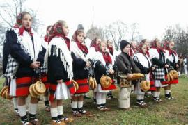 Tradiţii şi obiceiuri de Crăciun la români. Atenţie, după Crăciun să nu mai fie lăsaţi copiii să mai colinde, că "fac bube"