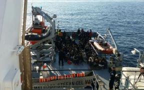 Peste 250 de migranţi au fost salvaţi noaptea trecută din Marea Mediterană