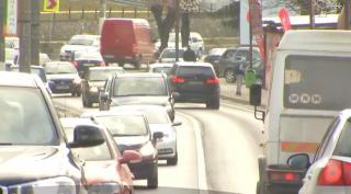 Trafic infernal pe DN1: Se circulă în coloană, cu 30 km/h, pe mai multe porţiuni de pe Valea Prahovei