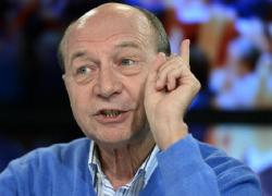 Traian Băsescu îi ceartă pe români, în a treia zi de Crăciun: "Oare când vor înţelege că degeaba le cresc salariile, pensiile şi ajutoarele sociale?"