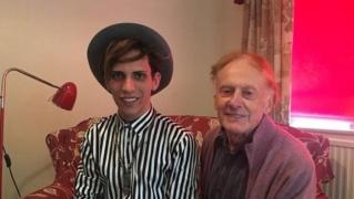 Preotul gay căsătorit cu un tânăr român a ajuns pe drumuri. A rămas fără casă, după ce a fost părăsit de Florin Marin