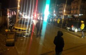 O maşină a intrat într-o staţie de autobuz, la Cluj. Un copil de 12 ani e printre răniţi