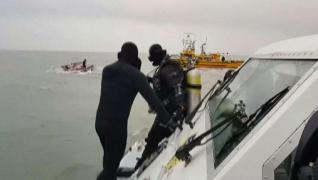 Tragedie pe mare, în această dimineaţă! Sunt zeci de morţi şi răniţi, după ce un vas de pescuit s-a ciocnit cu un petrolier (Video)