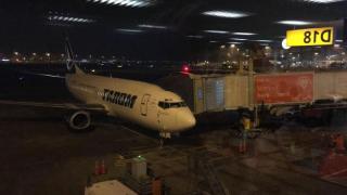 Demitere la Tarom, după cursa anulată de la Amsterdam. Cel puţin şase români au fost uitaţi pe aeroport