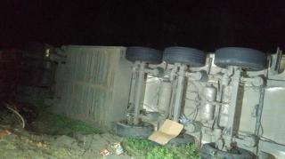 Un băieţel de 10 ani şi mama lui au pierit într-un accident teribil, în Prahova. Mașina lor a fost strivită de camion de 20 de tone