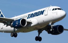 Zeci de români, rămași  blocați pe aeroportul din Amsterdam, după ce o cursă Tarom a fost anulată