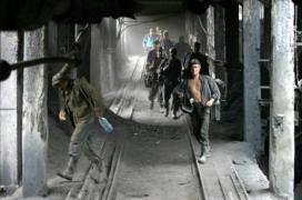 Intervenţie dramatică în mina Livezeni din Hunedoara. Un miner a rămas prins sub un utilaj, în subteran