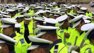 Poliţiştii ameninţă cu proteste: 'Munca prestată în weekend şi sărbători legale, compensată doar cu zile libere'