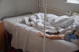 Nimeni nu îl vrea pe Nelu! Puştiul de 16 ani zace inconştient, de luni de zile, abandonat pe patul de spital. Băiatul a avut un accident de motocicletă în august