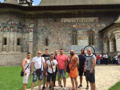 Cine este agresorul poliţistului din Suceava. L-a atacat pe Ciprian cu sabia, rănindu-l la cap şi mâini. Ofiţerul este în comă (Video)