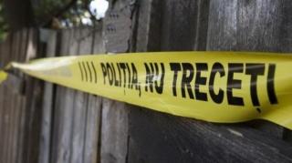 Un bărbat din Suceava şi-a omorât prietenul la o petrecere, din cauza unei femei. Petrecăreţii au continuat să chefuiască nestingheriţi, cu mortul lângă ei
