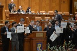 A fost adoptată propunerea de modificare a legii magistraților: Statul, obligat să se îndrepte împotriva magistratului care a săvârşit o eroare din rea-credinţă sau gravă neglijenţă