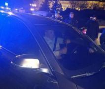 Incidente grave la Palatul Parlamentului: Un deputat ar fi lovit cu mașina doi protestatari. Incidente au avut loc și între jandarmi și protestatari (Video)