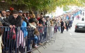 Tâlhar sucevean dat în urmărire naţională, prins în timp ce stătea la coadă să pupe moaştele Sfântului Nicolae şi făcea scandal să se mişte lumea mai repede