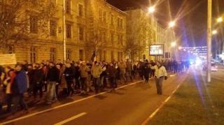 Noi proteste anti-guvernamentale în Bucureşti, la Parlament, şi în ţară, contra modificării legilor justiţiei