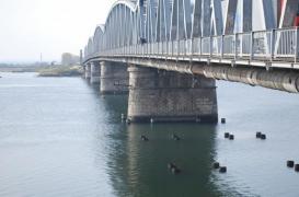 O femeie căzută în Olt, salvată de la înec în ultimele clipe, de un bărbat care alerga în zonă