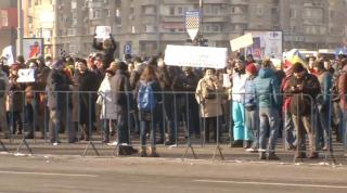 LIVE VIDEO Protestele au fost reluate în Piaţa Victoriei. Manifestanţii cer demisia Guvernului