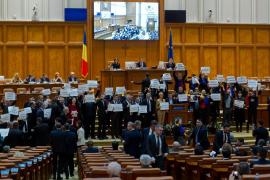 Moţiunea de cenzură, CITITĂ luni în plenul comun al Parlamentului