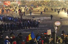 UPDATE: Cinci RĂNIŢI au ajuns la SPITAL, în urma incidentelor din faţa Guvernului. Un jandarm a fost lovit cu o cărămidă