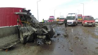 ACCIDENT GRAV pe Centura Ploieştiului! O persoană este încarcerată, la faţa locului a sosit şi elicopterul SMURD (FOTO)