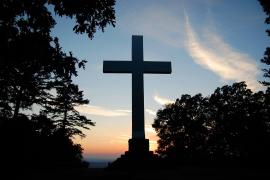 PREOT găsit MORT în saună, după ce s-a bucurat de compania a DOUĂ PROSTITUATE