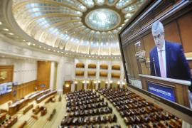Tăriceanu a propus în plenul Parlamentului o declaraţie prin care critică CSM şi Preşedinţia, Dragnea a amânat dezbaterea ei