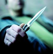 Primarul din Orşova, AMENINŢAT CU CUŢITUL într-o benzinărie