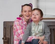 El este micul luptător: La patru ani a scăpat din ZECE infarcte. Află-i povestea