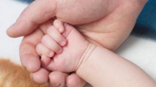 O familie şi-a botezat fetiţa, iar după câteva ore, micuţa a murit. Concluzia medicilor a fost CRUNTĂ