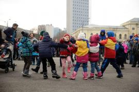 INCREDIBIL, dar adevărat! Părinţii care au mers cu copiii la proteste AR PUTEA FI ANCHETAŢI