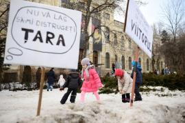 Copiii vor invada din nou Piaţa Victoriei! Un nou protest la care părinţii sunt chemaţi cu copiii, programat sâmbătă