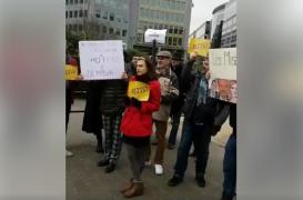 Grindeanu nu scapă de protestatari nici la Bruxelles! (VIDEO)