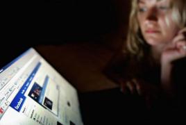 Cum să SPIONEZI pe cineva pe Facebook. Aplicaţia GENIALĂ care-ţi permite să fii un stalker profesionist