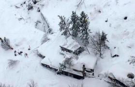 A trecut lună de la AVALANŞA CATASTROFALĂ din Italia! Cum arată ACUM hotelul sub care au fost prinşi o româncă şi cei doi copii ai ei  (VIDEO ŞOCANT)