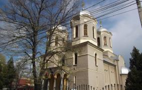 Iniţiativă IEŞITĂ DIN COMUN! Un arădean strânge semnături pentru ca preotul să tragă ...