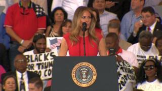Melania Trump RUPE TĂCEREA! Prima Doamnă a SUA spune "Tatăl nostru", apoi dă de pământ cu ... (VIDEO)