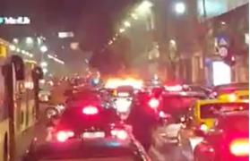 Taxi ÎN FLĂCĂRI, între Piaţa Romană şi Universitate (VIDEO)