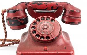Telefonul lui Hitler, vândut la licitaţie. Ce sumă a obţinut "arma care a trimis milioane de oameni la moarte"