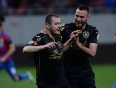 Ianis Zicu a fost amendat pentru că nu avea farurile aprinse. Reacţia fotbalistului a fost GENIALĂ!