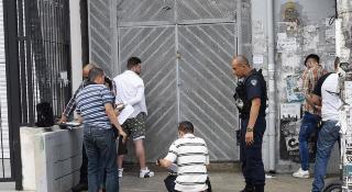 Doi români, arestaţi pentru clonare de carduri. Cum au furat peste 130 de mii de dolari