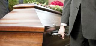 Un doljean nu știe dacă e MORT sau VIU. Medicul de familie l-a informat că e mort de-o lună, CAS-ul îl dă viu