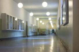 Caz de TUBERCULOZĂ, la un liceu din Capitală. Toţi cei 1.500 de elevi trebuie consultaţi