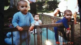 Copiii adoptaţi din România de britanici în anii '90 suferă de probleme mintale şi în prezent, arată BBC