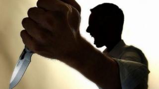 Un tată şi-a ÎNJUNGHIAT BEBELUŞII gemeni, sub privirile DISPERATE ale mamei! Explicaţia bărbatului pentru fapta comisă este HALUCINANTĂ