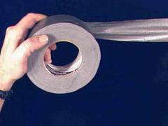 IMAGINI REVOLTĂTOARE: Educatori acuzaţi că au legat copiii de mâini şi la ochi, drept pedeapsă pentru că AU RUPT FOI în timpul orei